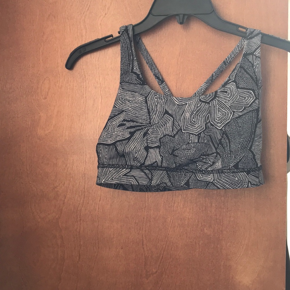Lulu lemon sports bra size 6